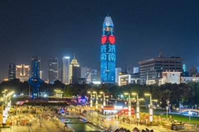 ​三大名胜，趵突泉和大明湖还有千佛山，济南旅游必去的三个景点