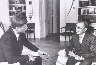 ​蒋廷黻：结婚21年另寻新欢，逼妻离婚，原配的报复让他绝望一生