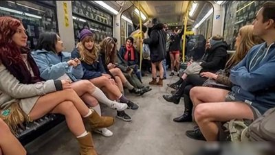 ​荷兰到底多么开放，看大街上美女的穿着，中国游客称无法接受