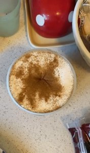 ​搞笑动态图：兄弟牛啊，这头怎么塞进去的，也教教我呗