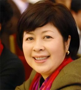 ​2005年，王京花带着数十名艺人离开华谊