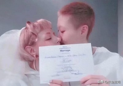 ​备受瞩目吴卓林的妻子罕见露面，离家7年背后的秘密