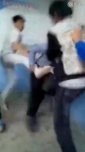 ​中学学生群殴老师 五名男生连续殴打两次