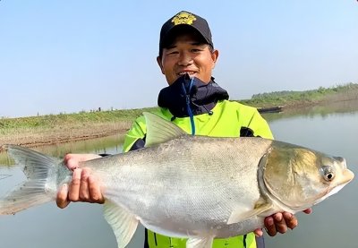 ​网红邓刚：辞掉年薪20万的工作到名扬全国，他到底靠的是什么？