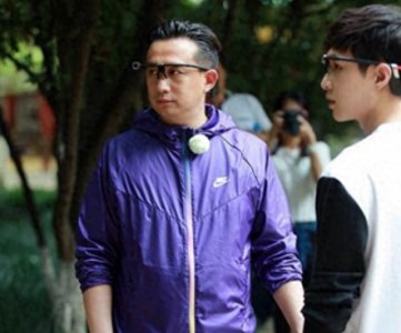 ​黄磊年轻时有多帅？22年前和张国荣合影曝光，港媒称他比哥哥帅