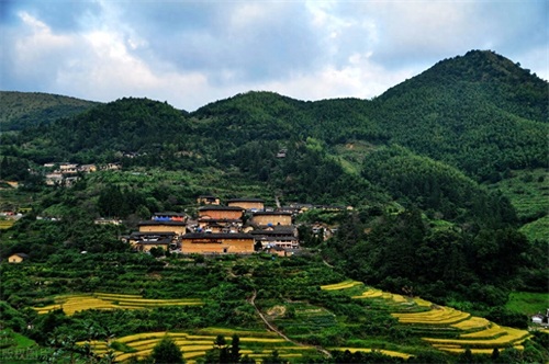 客家土楼典范,田螺坑土楼群