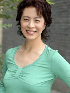 ​演员刘佳：隐退10年，将父亲骨灰放家中8年，活成了贤妻良母