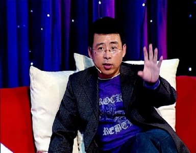 ​曾要求中国给全世界道歉被封杀的央视名嘴阿丘，如今怎么样了呢？