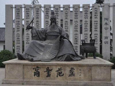 ​古时候天生异相的人长啥样？狼顾、骈齿、重瞳，长相越怪命越好