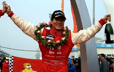 ​32岁“飞车王”徐浪追悼会：死因令人心酸，妻子身怀六甲哭成泪人