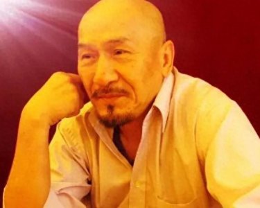 ​影坛教父石天,志出少年时,结婚41年,妻子嫌他瘦,甘愿当家庭主妇