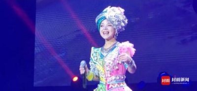​“百变歌后”陈涓现身成都，分饰两角演绎吴颂今《土家酒歌》