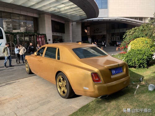 路遇“土豪金”劳斯莱斯，车牌N11111，车牌号就价值80万