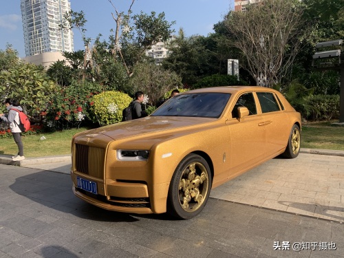 路遇“土豪金”劳斯莱斯，车牌N11111，车牌号就价值80万