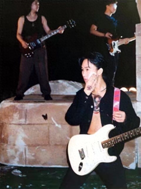 黄家驹那些你不曾看过的照片,都被埋没在时光里了