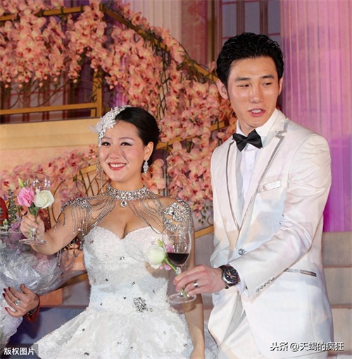 昔日女神白冰自曝早已离婚，原来这些年她过得并不好