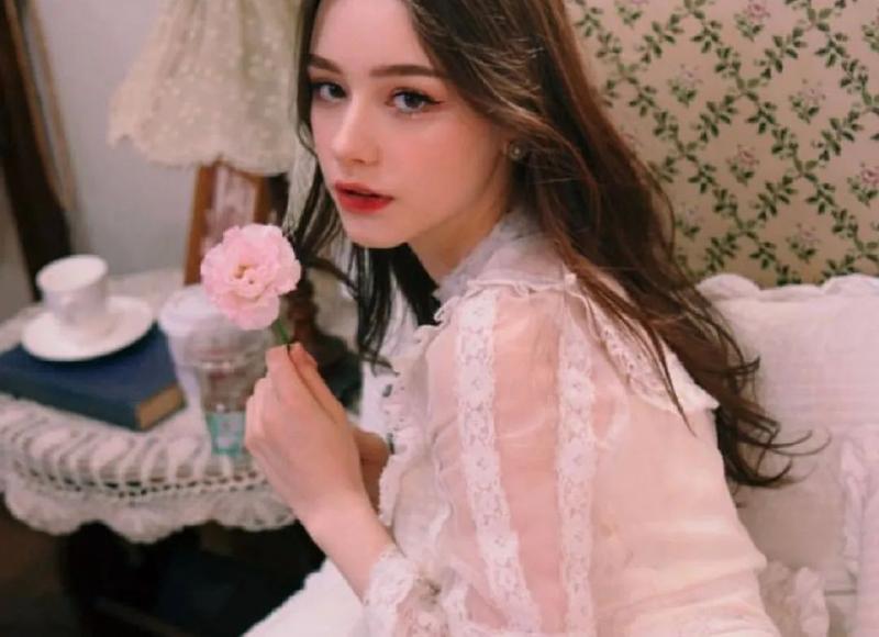 张艺兴演的，张艺兴饰演一切如你流量明星的一个突破