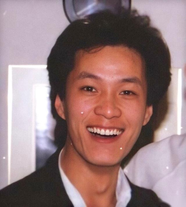 冯远征个人资料身高（因跳伞放弃高考）(5)