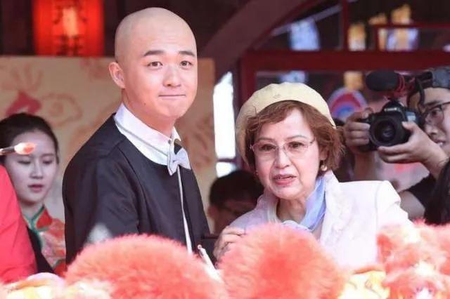 包贝尔和妻子包文婧的爱恨情仇