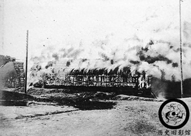 老照片再现皇姑屯事件全过程：火车被炸成空架，图十张作霖被抬走