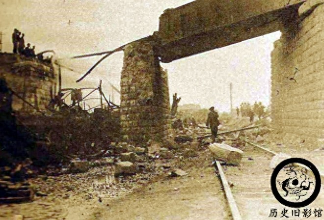 老照片再现皇姑屯事件全过程：火车被炸成空架，图十张作霖被抬走