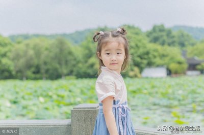 ​古诗猜成语：“读书破万卷，下笔如有神”打一成语