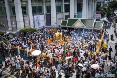 ​四面佛诞辰！曼谷市中心四面佛神庙香客络绎不绝