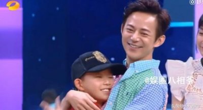 ​主持人何炅的亲哥哥首曝光