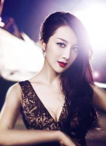 ​李依晓整容首次素颜出演电视剧（被赞古装第一美人）