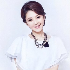 ​主持人方琼：嫁大8岁副台长，为闪婚大丈夫生儿子，活成人生赢家