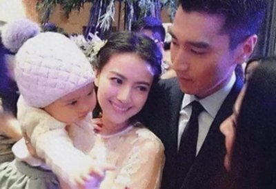 ​她们颜值在线又有钱，为何偏爱小鲜肉？8个“姐弟恋”的女星