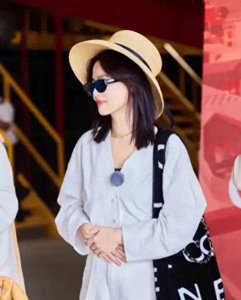 ​辛芷蕾锁骨发惊艳了！优雅迷人又减龄，30~50岁女人的必备发型