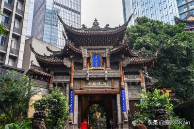 ​因《疯狂的石头》而出名的重庆罗汉寺，如今已被淹没在钢筋水泥中