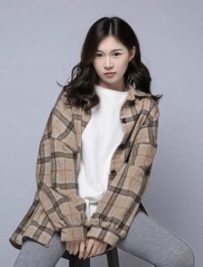 ​“抖腿女神”阿悠悠：为朋友婚礼献歌意外走红，仅仅是运气好吗？