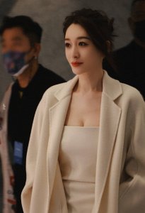 ​不老女神！李小冉澳门生图曝光，又白又瘦气质超绝，48岁宛如28岁