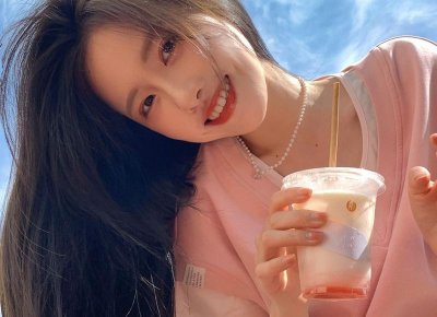 ​人生最遗憾的，莫过于放弃了不该放弃的，固执地坚持了不该坚持的