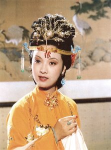 ​邓婕个人资料简介：告别富豪前夫，二婚嫁给张国立，为爱丁克，把养女当亲闺女