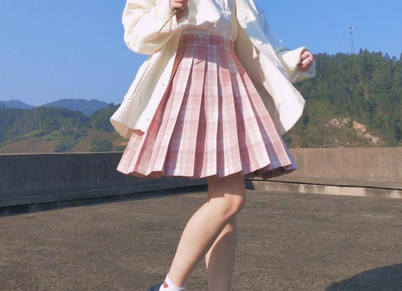 河南婚礼现场，女子衣着清凉跳舞，台下宾客看得起劲：份子钱值了