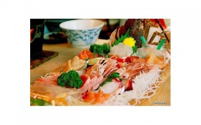 ​树叶不是一天黄的，人心不是一天凉的，懂得珍惜日子才能长久