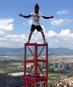 ​穷小伙吴永宁：为赚母亲治病钱玩极限运动，不幸从263米高空坠亡