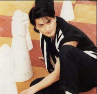 ​从搬尸工到亿万富豪，南侠展昭何家劲深夜发文抱不平，评论区炸开了