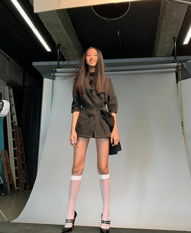 任达华14岁女儿身高达1米8? 五官标致, 神似“年轻版”李嘉欣