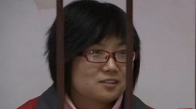 ​2009年，女毒贩为爱拒绝供出黑人男友，行刑之前向父母哭诉忏悔