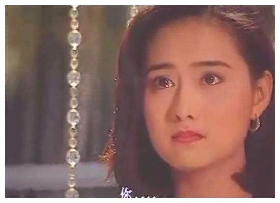 她9岁做模特，19岁爆红37岁嫁入豪门，如今44岁不愿与老公生孩子