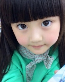 王芷璇来啦，白皮肤大眼睛 小小的婴儿肥&nbsp;超无敌可爱的大美妞~