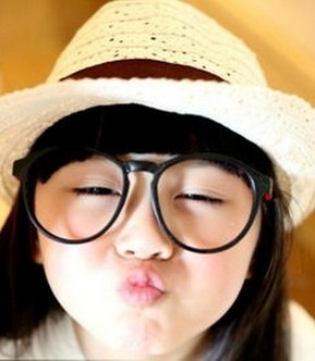 王芷璇来啦，白皮肤大眼睛 小小的婴儿肥&nbsp;超无敌可爱的大美妞~