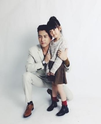 王芷璇来啦，白皮肤大眼睛 小小的婴儿肥&nbsp;超无敌可爱的大美妞~