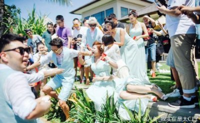 ​包贝尔婚礼闹伴娘柳岩贾玲解围视频 伴郎团名单