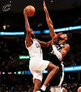 ​克利夫兰骑士掀翻豪强！主场狂胜雄鹿，震惊联盟