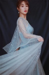 ​收藏起来偷偷看，杨紫告别青涩的性感美图